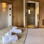 Les Martin's 4 *